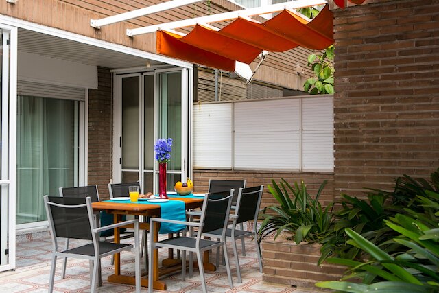 アパートメント ウィズ ラージ アンド プライベート テラス