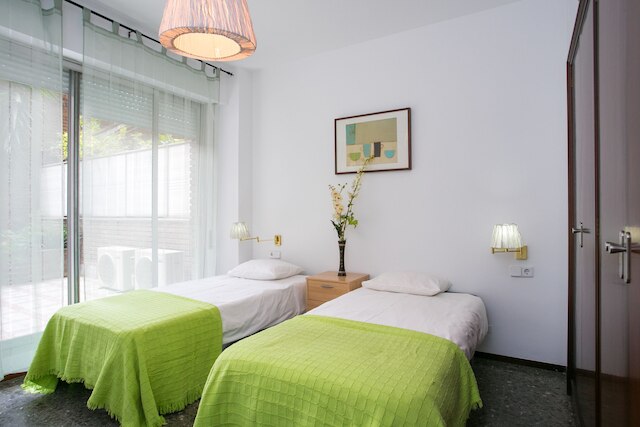 アパートメント ウィズ ラージ アンド プライベート テラス