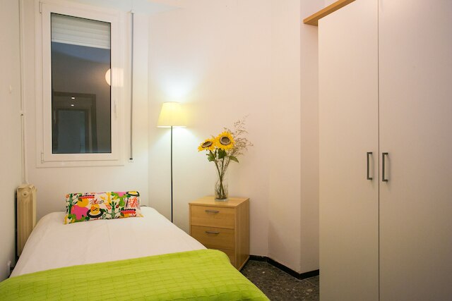 アパートメント ウィズ ラージ アンド プライベート テラス