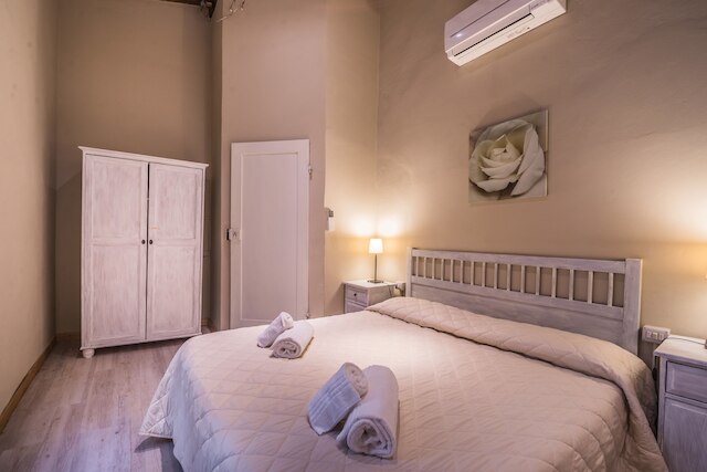 ア ヒュー ステップス トゥ ザ ドゥオモ エンチャンティング 2 ベッドルーム アパートメント