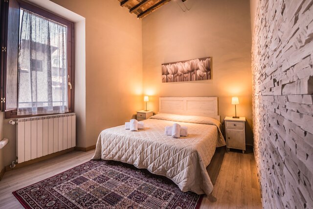 ア ヒュー ステップス トゥ ザ ドゥオモ エンチャンティング 2 ベッドルーム アパートメント