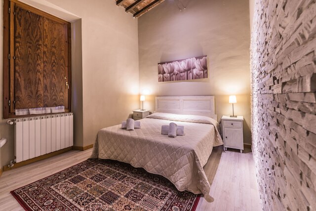 ア ヒュー ステップス トゥ ザ ドゥオモ エンチャンティング 2 ベッドルーム アパートメント