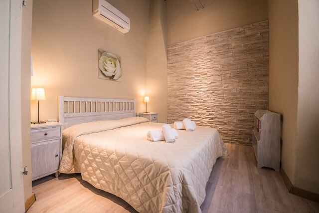 ア ヒュー ステップス トゥ ザ ドゥオモ エンチャンティング 2 ベッドルーム アパートメント