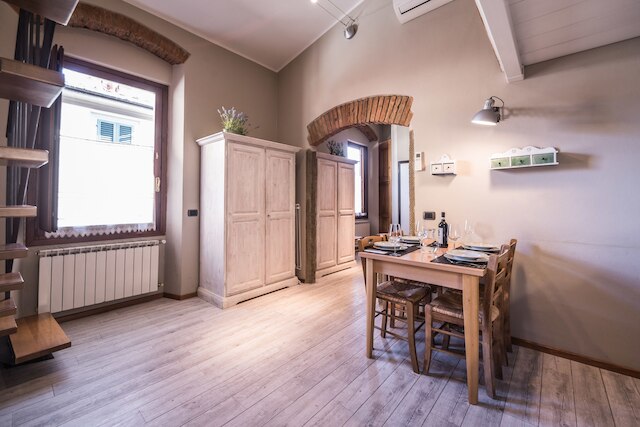 ア ヒュー ステップス トゥ ザ ドゥオモ アップスケール 2 ベッドルーム アパートメント