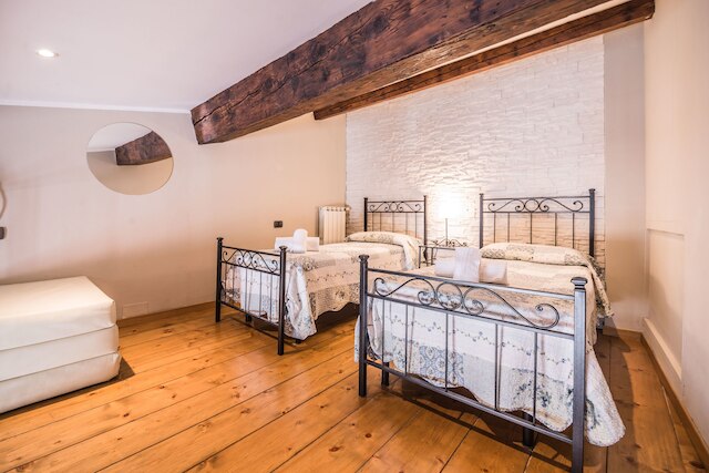 ア ヒュー ステップス トゥ ザ ドゥオモ アップスケール 2 ベッドルーム アパートメント