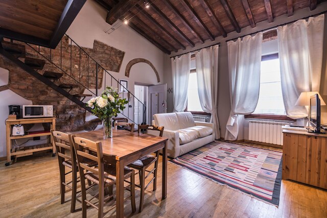 ア ヒュー ステップス トゥ ザ ドゥオモ パーフェクト 1 ベッドルーム アパートメント