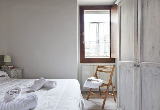 ア ヒュー ステップス トゥ ザ ドゥオモ ビューティフル 2 ベッドルーム アパートメント