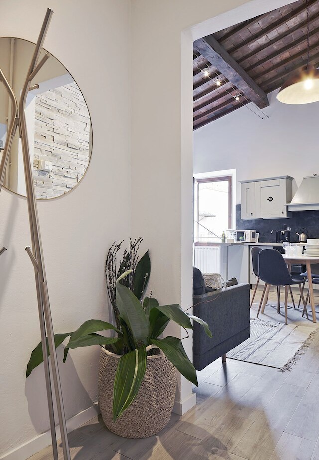 ア ヒュー ステップス トゥ ザ ドゥオモ ビューティフル 2 ベッドルーム アパートメント