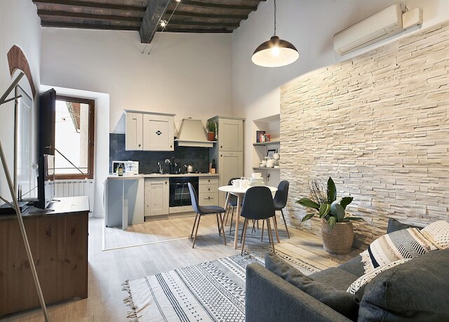 ア ヒュー ステップス トゥ ザ ドゥオモ ビューティフル 2 ベッドルーム アパートメント