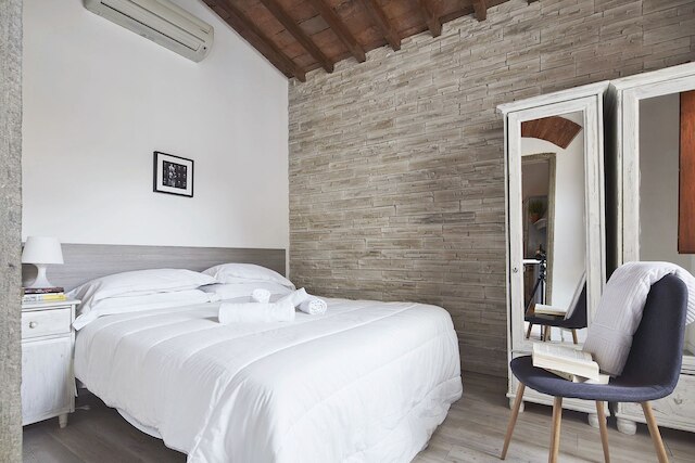 ア ヒュー ステップス トゥ ザ ドゥオモ ビューティフル 2 ベッドルーム アパートメント