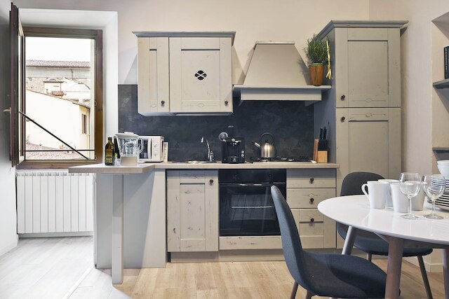 ア ヒュー ステップス トゥ ザ ドゥオモ ビューティフル 2 ベッドルーム アパートメント