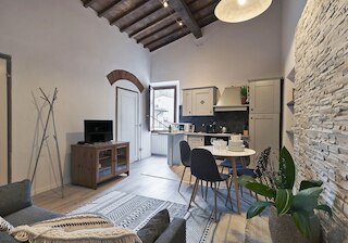 ア ヒュー ステップス トゥ ザ ドゥオモ ビューティフル 2 ベッドルーム アパートメント