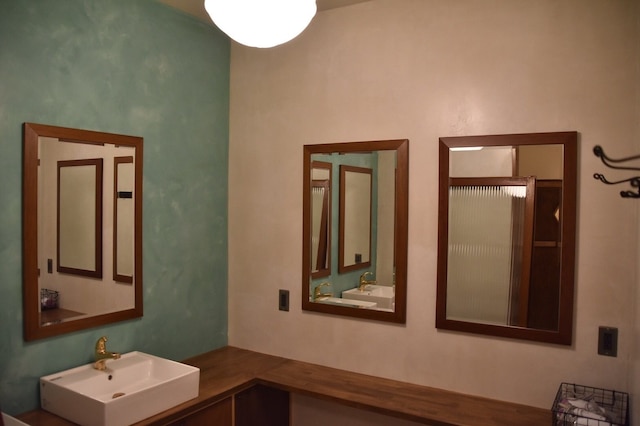 泊まれる純喫茶 ヒトヤ堂