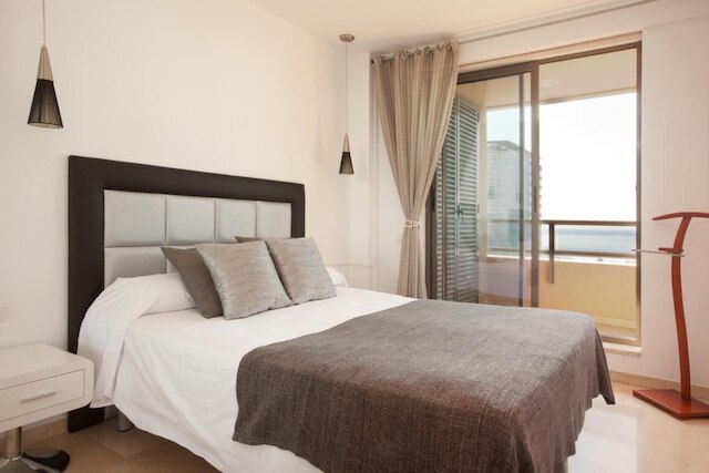 アキラ フラッツ ダイアゴナル マール