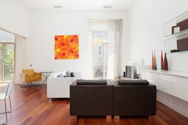 アキラ フラッツ プラザ カタルーニャ