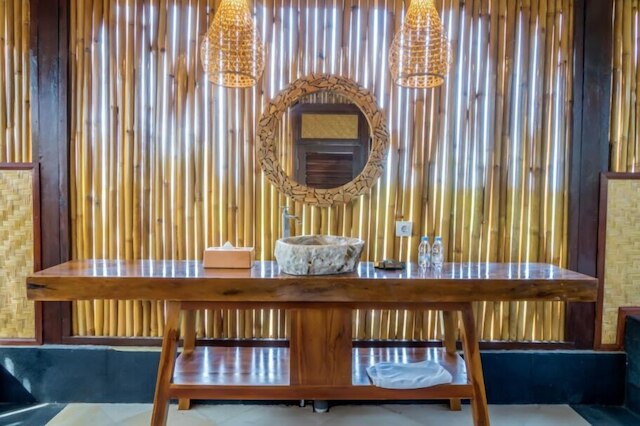 ジュプン サリ ウルワツ