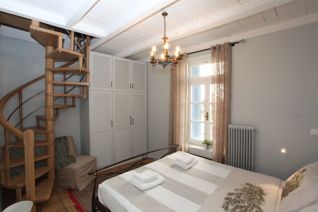 アテニアン ニーチェ イン プラカ