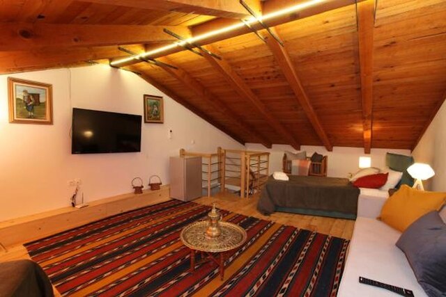 アテニアン ニーチェ イン プラカ