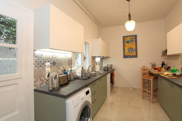 アテニアン ニーチェ イン プラカ