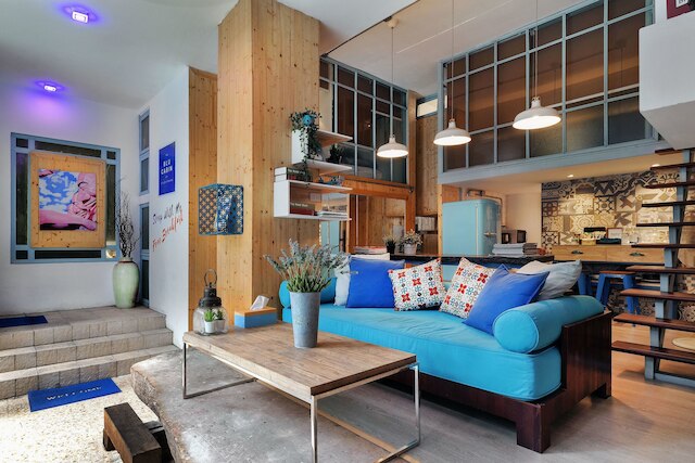 ブルー キャビン アリ スタイリッシュ ゲイ ポシュテル