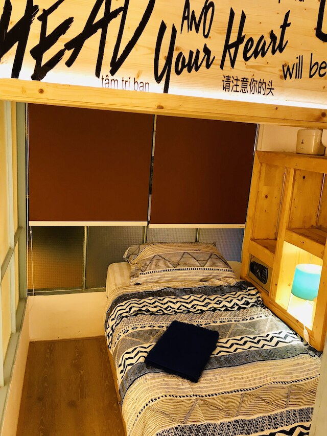 ブルー キャビン アリ スタイリッシュ ゲイ ポシュテル