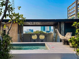 ブルー キャビン アリ スタイリッシュ ゲイ ポシュテル