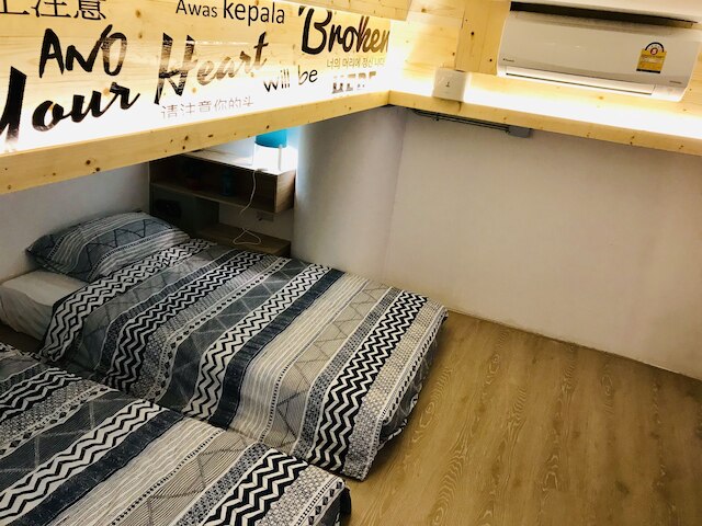 ブルー キャビン アリ スタイリッシュ ゲイ ポシュテル