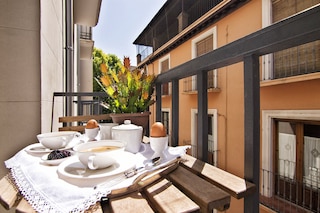 グラナダ デラックス アパートメンツ