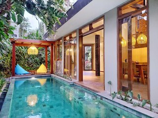ヴィラ 4 ベッドルーム クラブ ブンガ No. 8 バトゥ マラン