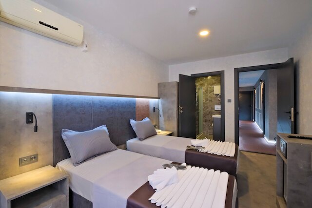 ザ クイーン ホテル