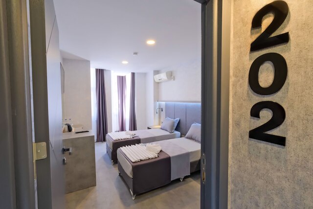 ザ クイーン ホテル