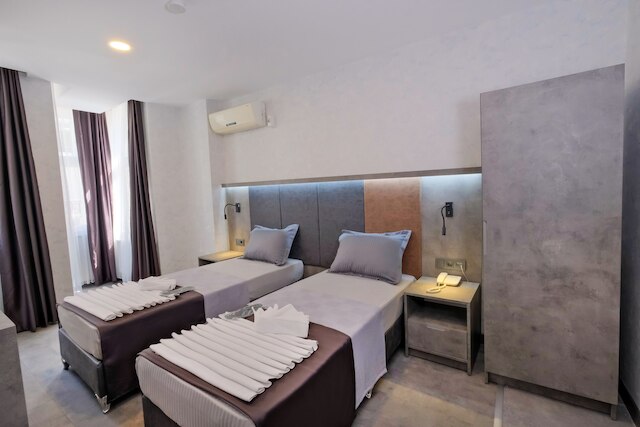 ザ クイーン ホテル