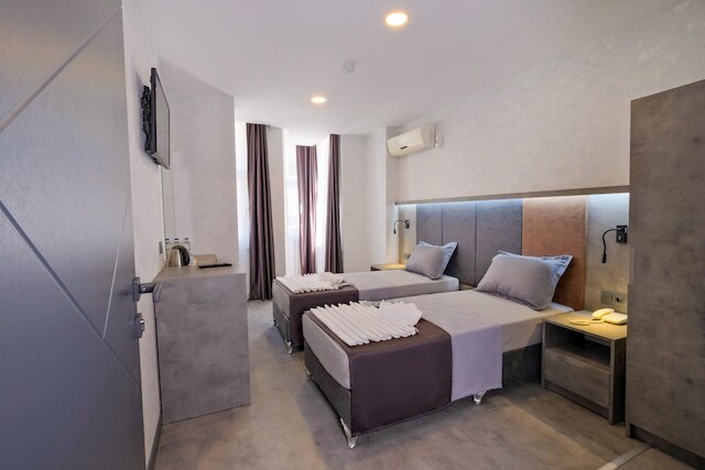 ザ クイーン ホテル