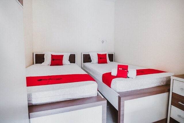 レッドドアーズ プラス ニア セマンギ