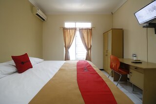 レッドドアーズ アット ジャラン ガトット スブロト ジャカルタ