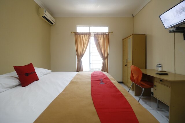 レッドドアーズ アット ジャラン ガトット スブロト ジャカルタ