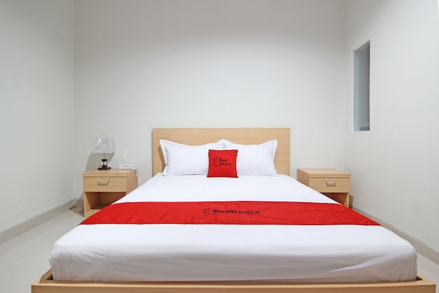 レッドドアーズ ニア アミコム ジョグジャカルタ