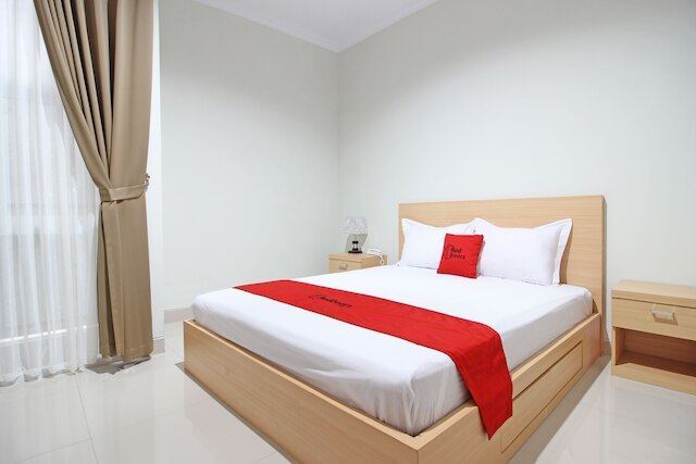 レッドドアーズ ニア アミコム ジョグジャカルタ