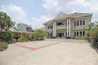 レッドドアーズ ニア UMY ジョグジャカルタ