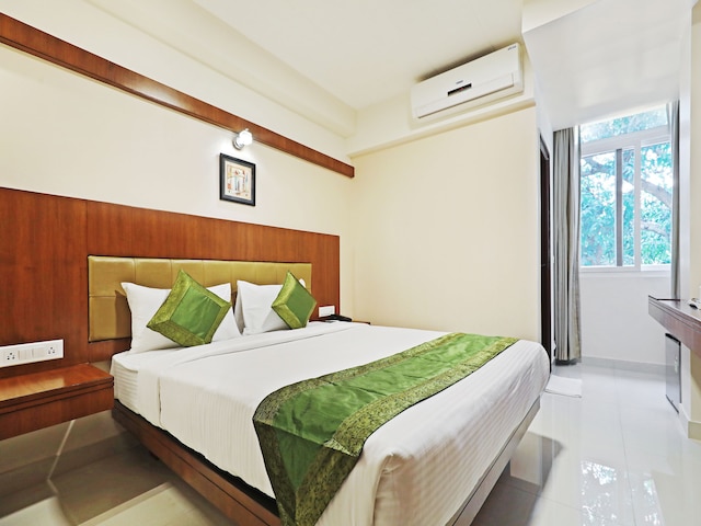 トリーボ アクシャヤ ブル テンプル