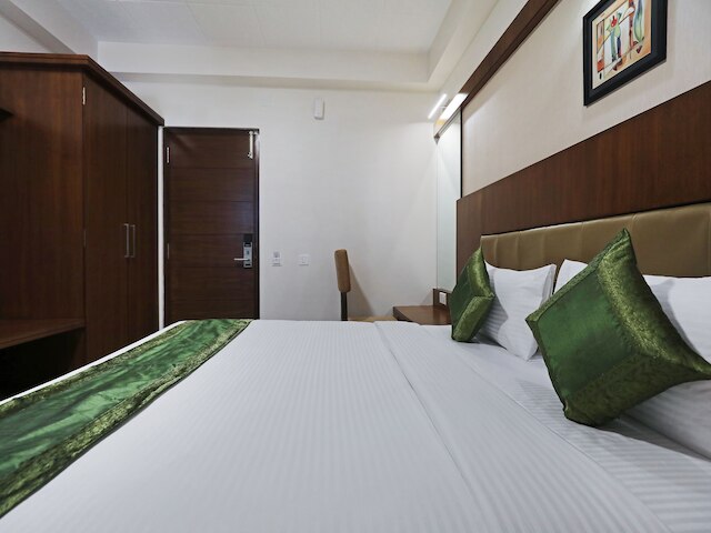 トリーボ アクシャヤ ブル テンプル