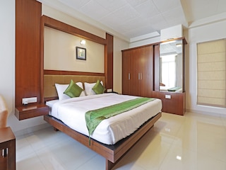 トリーボ アクシャヤ ブル テンプル