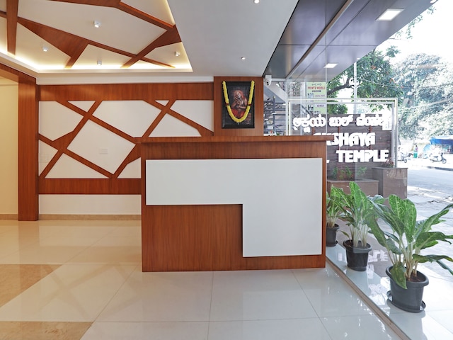 トリーボ アクシャヤ ブル テンプル