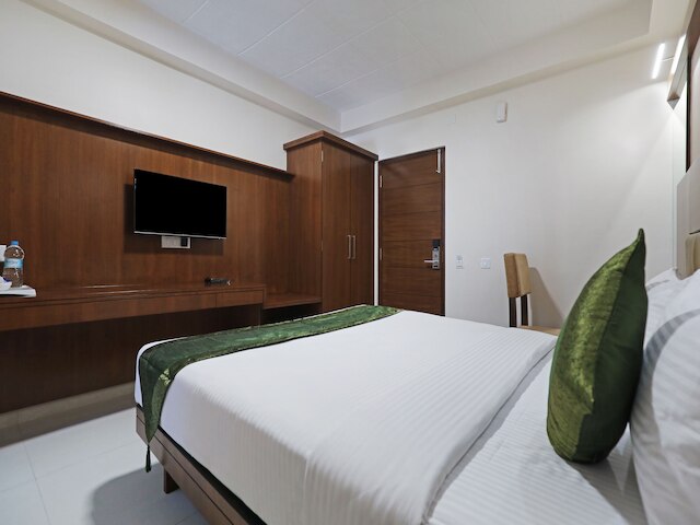 トリーボ アクシャヤ ブル テンプル