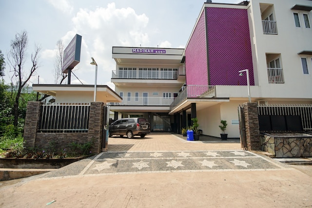 スーパー  OYO  270 マディナ  レジデンス  シャリア