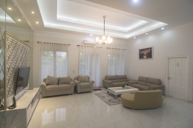 ロイヤル ホーミー シャリア