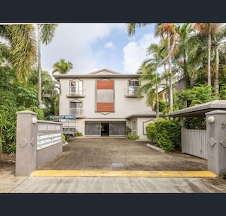 コンテンポラリー コンビーニエント セントラル リトリート