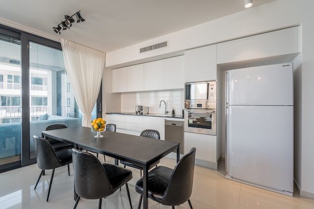 フロント オブ ビーチ - ラグジュリアス レジデンス