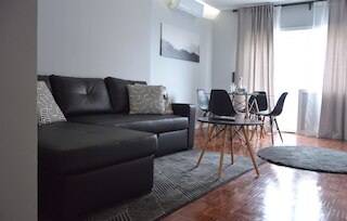 グレイ アパートメントバイ JC