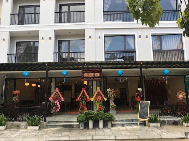 バックホーム ホテル